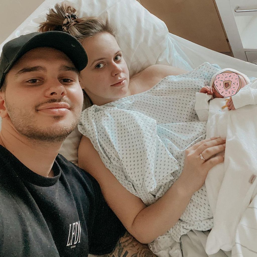 YouTube-Star Aurel mit seiner Freundin und ihrer gemeinsamen Tochter