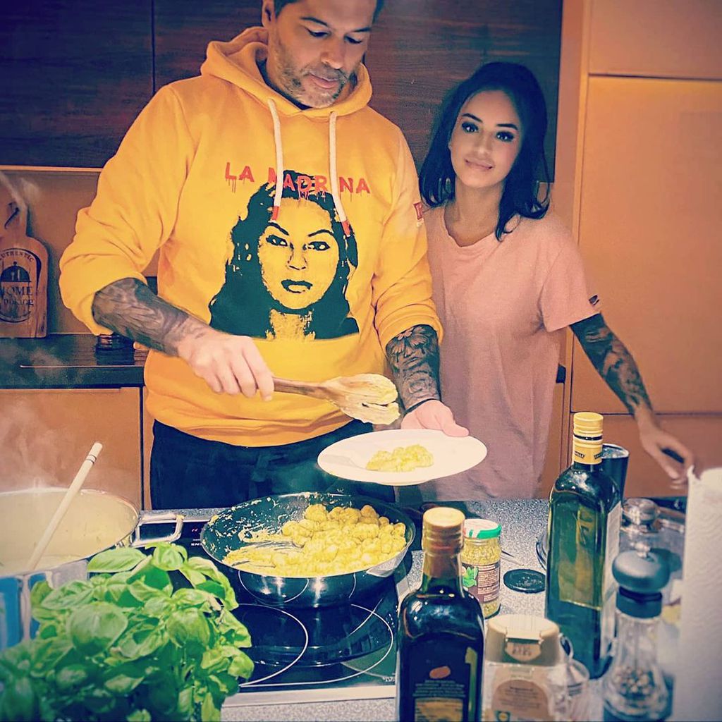 Aurelio Savina mit seiner Freundin Lala, 2020