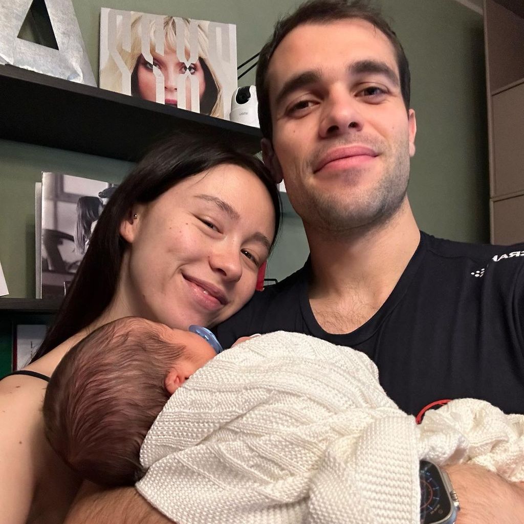 Aurora Ramazzotti, Goffredo Cerza und ihr Sohn Cesare im April 2023
