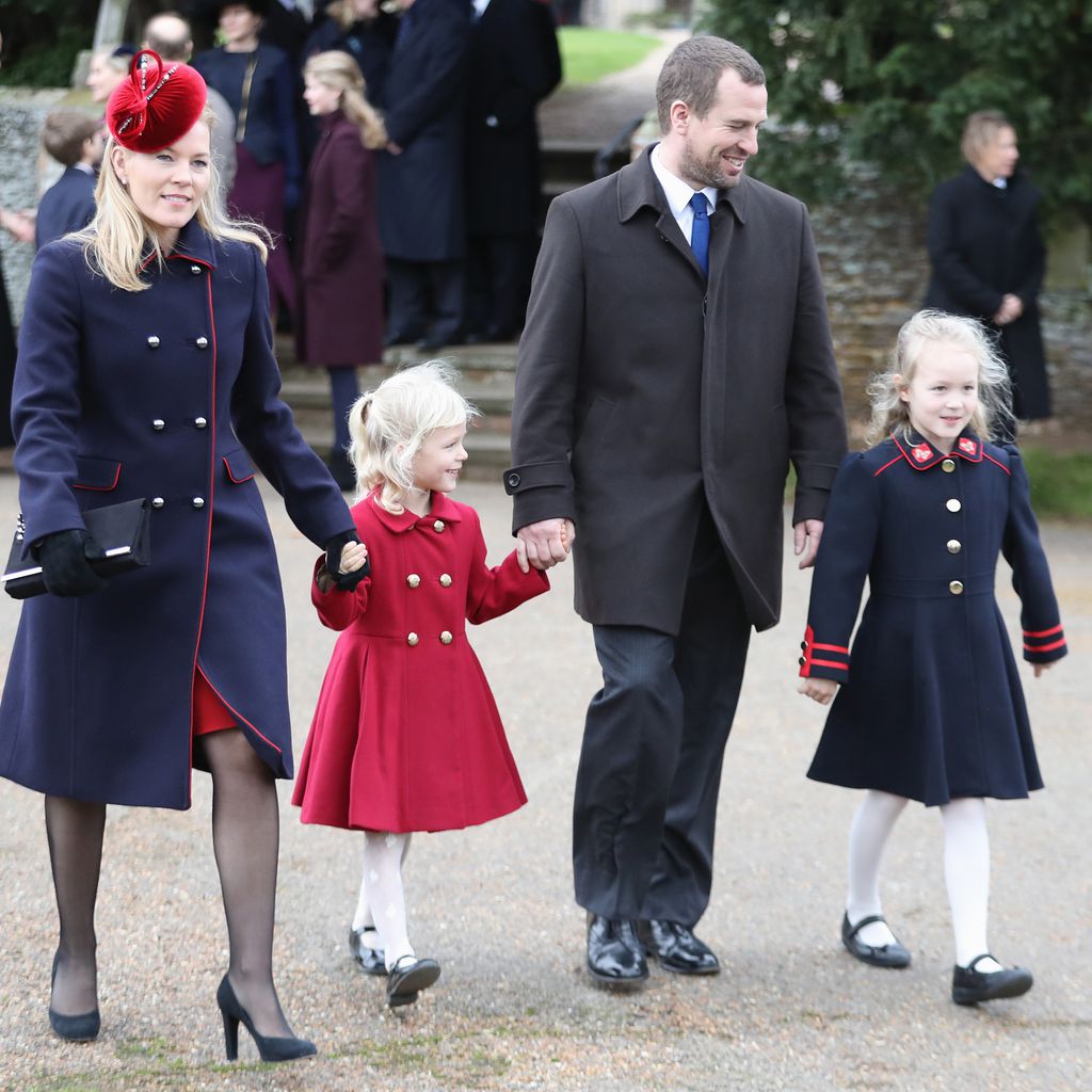 Autumn und Peter Phillips mit ihren Töchtern Isla und Savannah an Weihnachten 2017