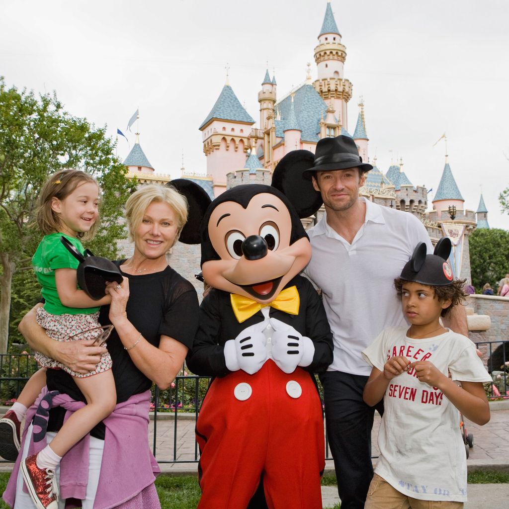 Ava Jackman, Deborra-Lee Furness, Hugh Jackman und Oscar Jackman im Disneyland
