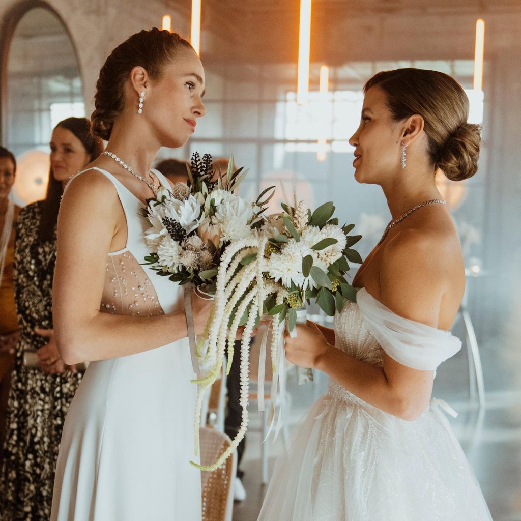 Ava (Laura Egger) und Chiara (Alexandra Fonsatti) bei ihrer Hochzeit bei "Alles was zählt"
