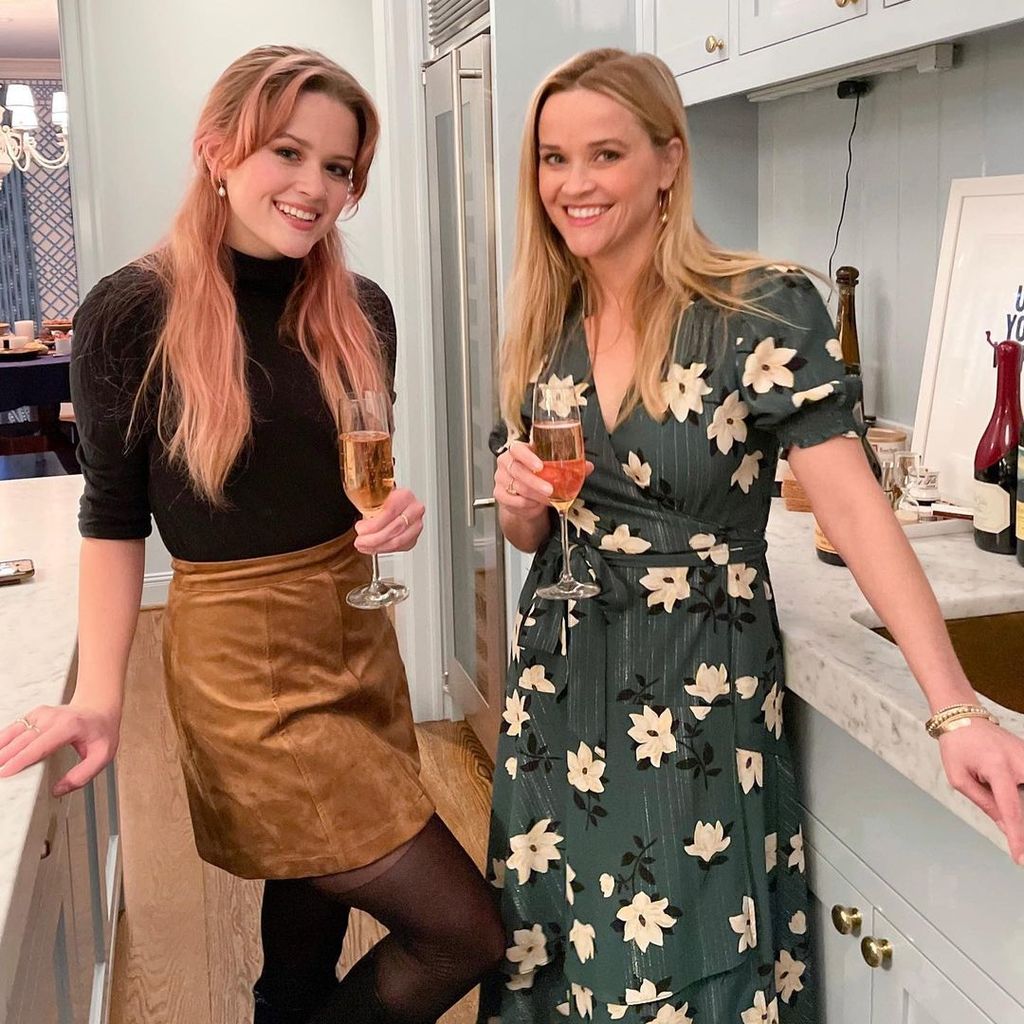 Ava Phillippe mit ihrer Mutter Reese Witherspoon, Februar 2022