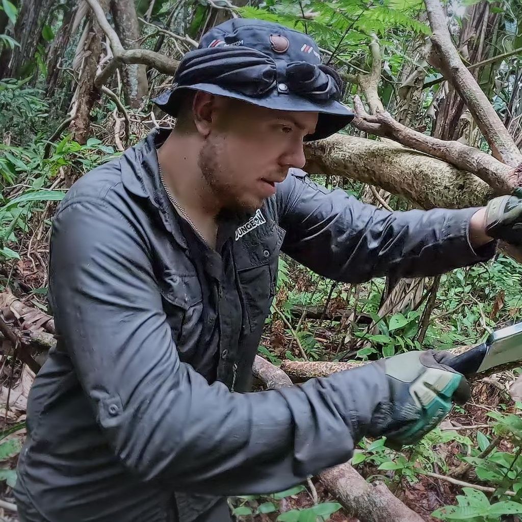 Lucas alias AviveHD bei "7 vs Wild"