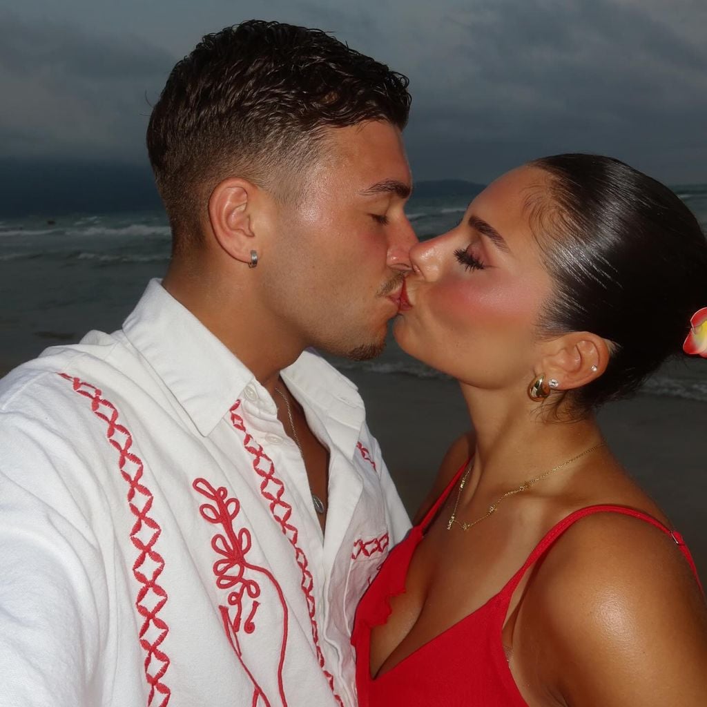 AYTO-Paulo und seine Alessandra küssen sich, 2026