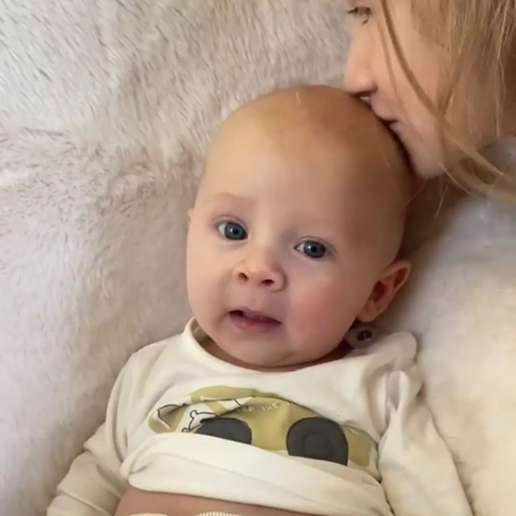 Baby Eduardo und Schwester Carmen