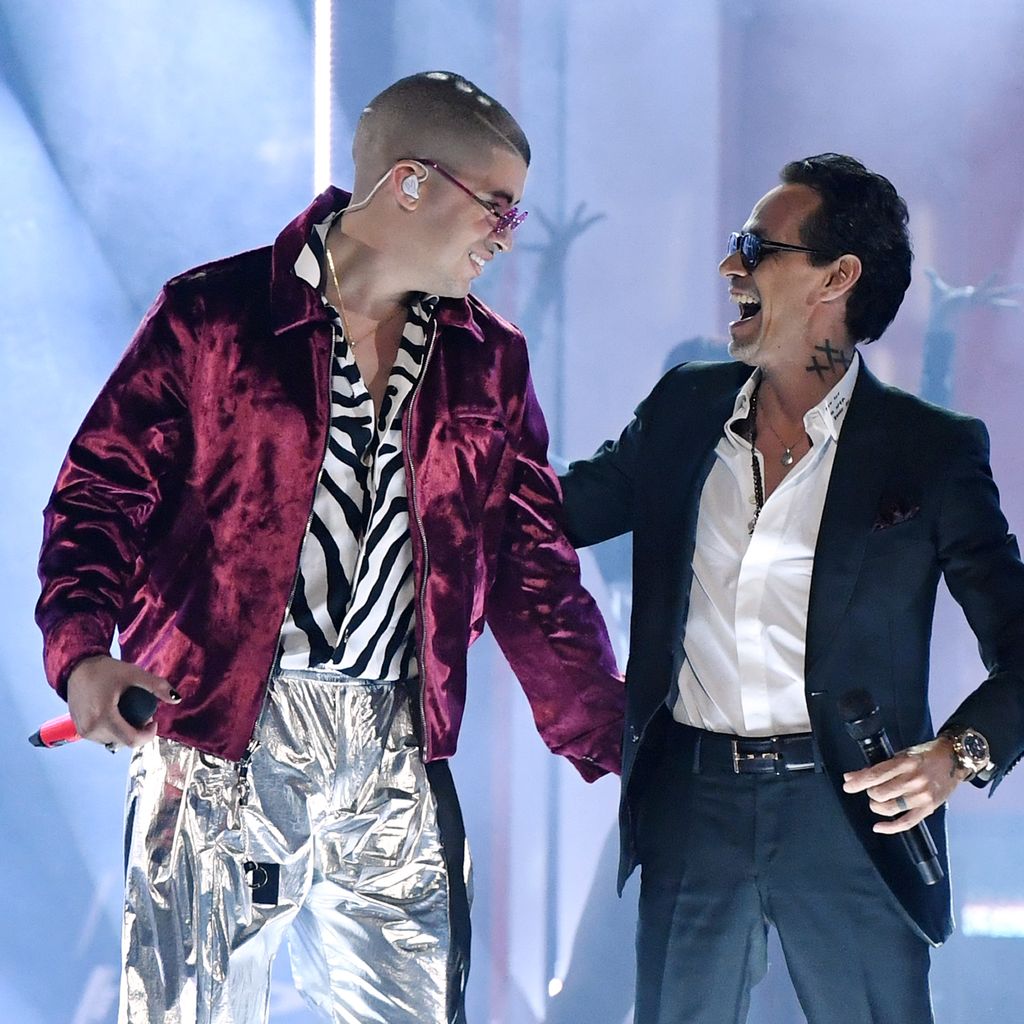 Bad Bunny und Marc Anthony auf der Bühne bei den Latin Grammy Awards 2018 in Las Vegas