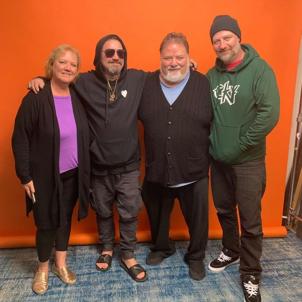Bam Margera mit seinen Eltern und seinem Bruder Jess