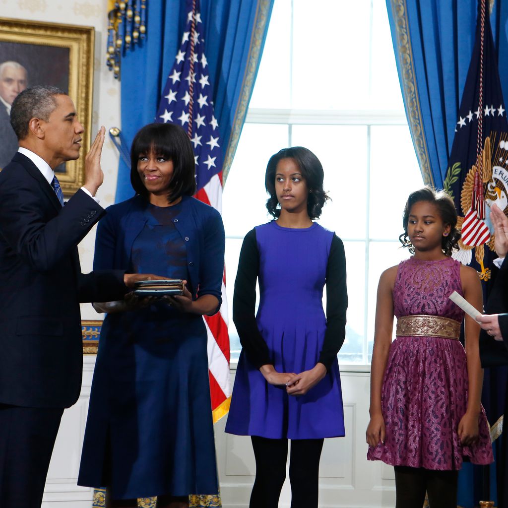 Barack, Michelle, Malia und Sasha Obama im Weißen Haus in Washington D.C. im Januar 2013