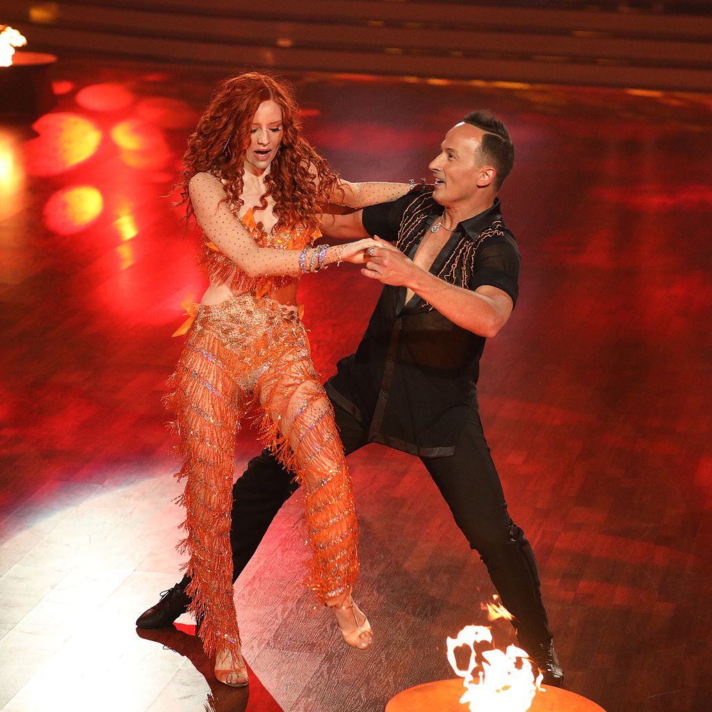 Barbara Meier und Sergiu Luca tanzen Samba in der achten "Let's Dance"-Liveshow
