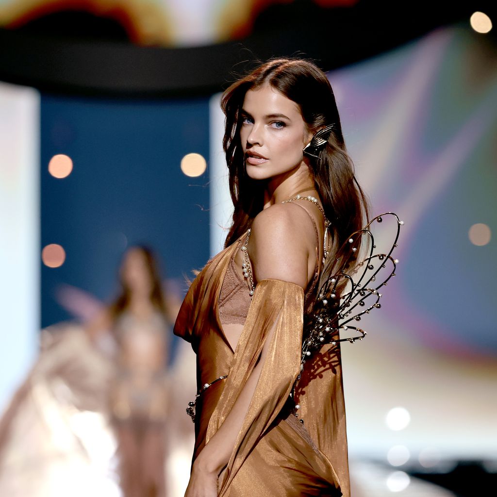 Barbara Palvin auf dem Laufsteg der Victoria’s Secret Fashion Show 2025 in New York City