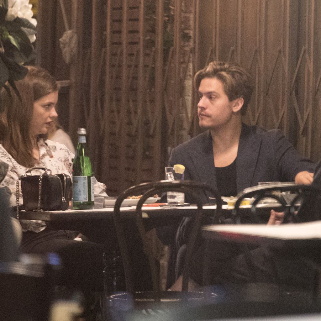 Barbara Palvin und Dylan Sprouse in einem Restaurant in L.A.