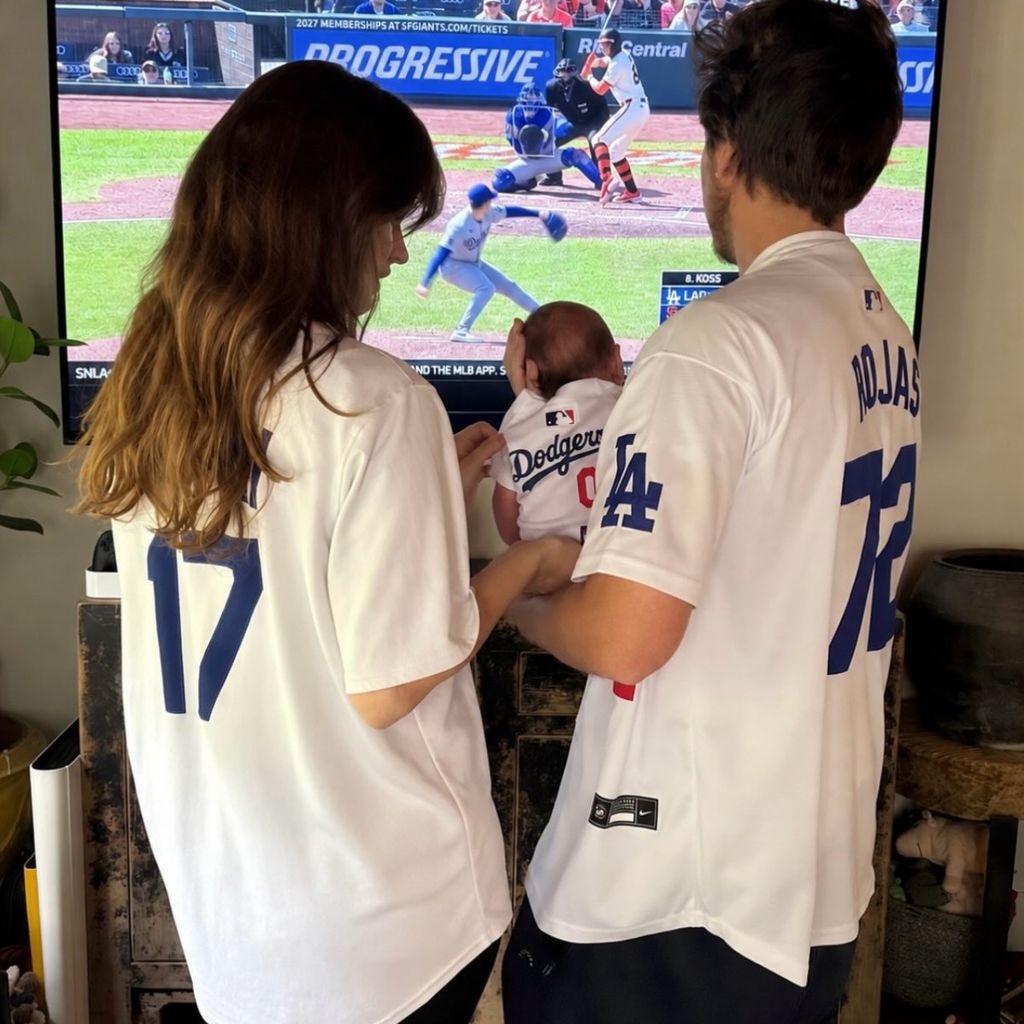 Barbara Palvin und Dylan Sprouse mit ihrem Neugeborenen, September 2026
