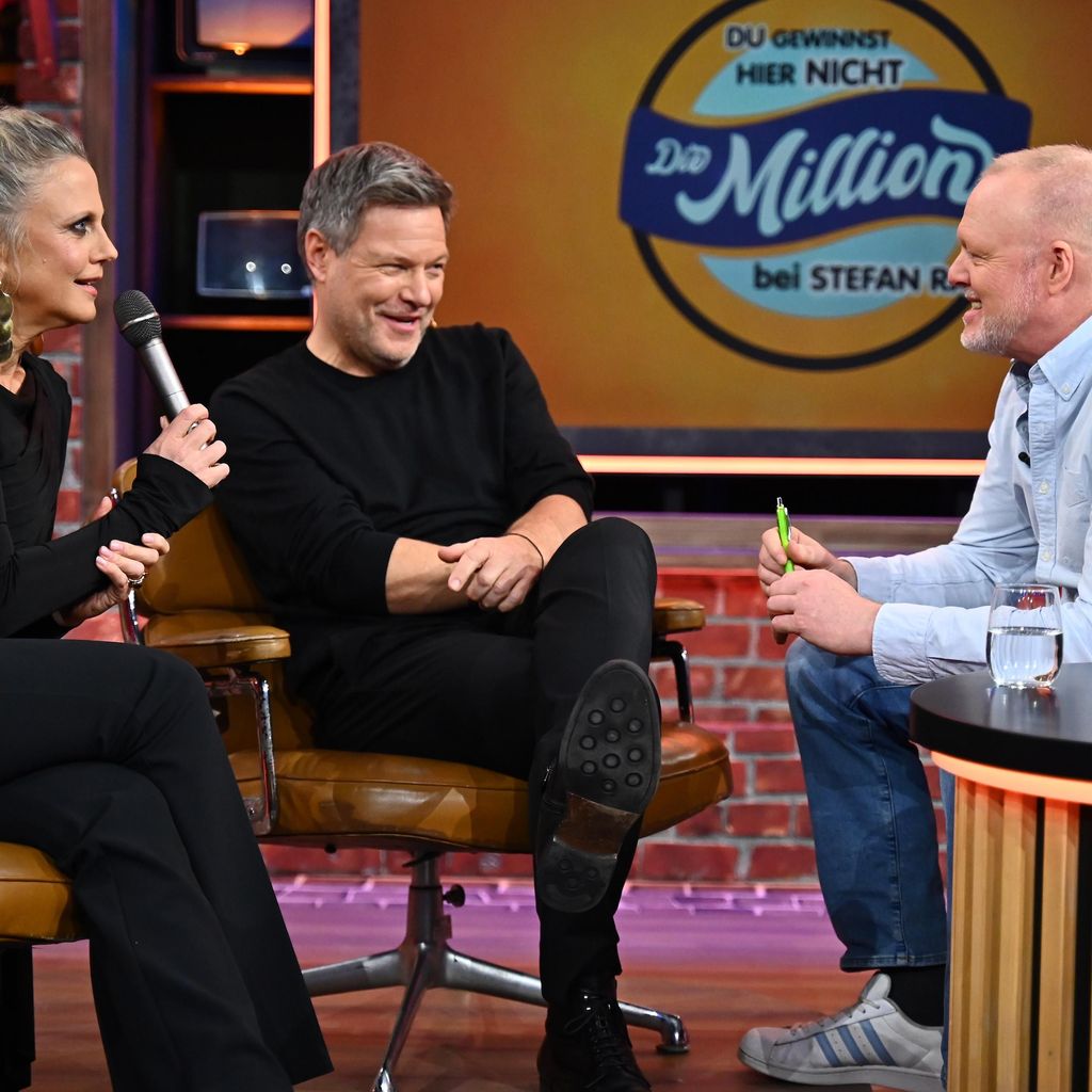 Barbara Schöneberger, Robert Habeck und Stefan Raab bei "Du gewinnst hier nicht die Million"