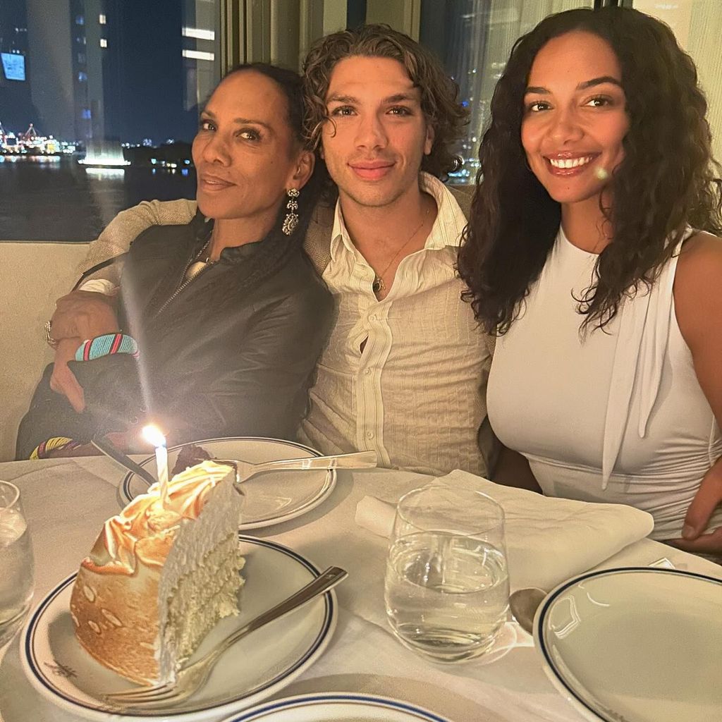 Barbara und Elias Becker mit Yasmine Dahlberg im September 2024