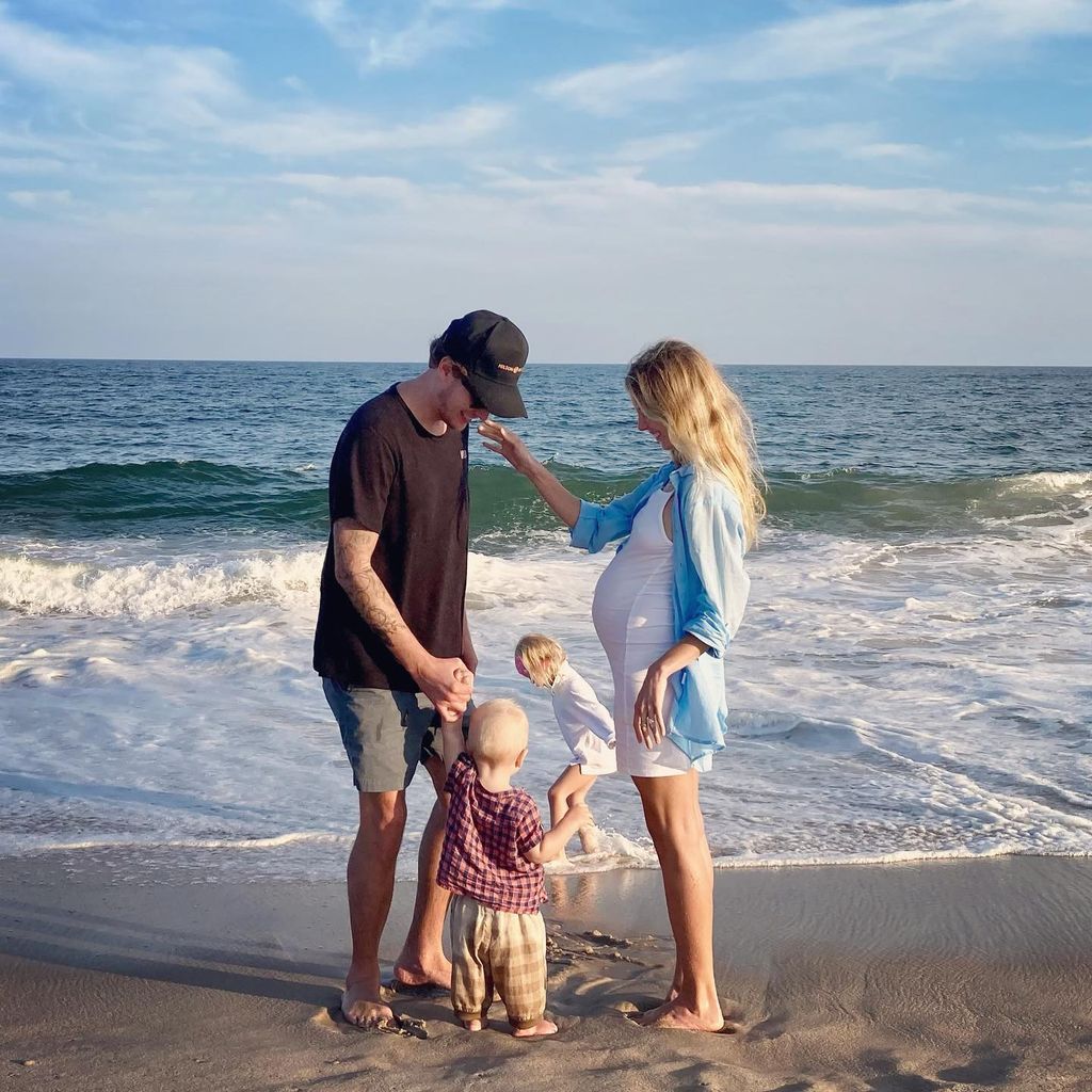 Barron und Tessa Hilton mit ihren Kindern