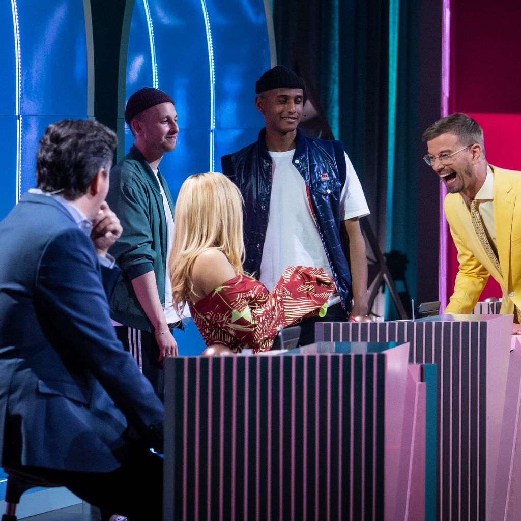 Joko Winterscheidt (r.) und seine Gäste bei "Wer stiehlt mir die Show?"