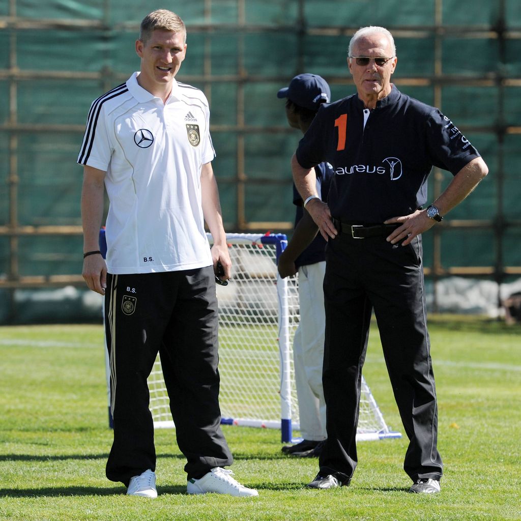 Bastian Schweinsteiger und Franz Beckenbauer im Jahr 2010