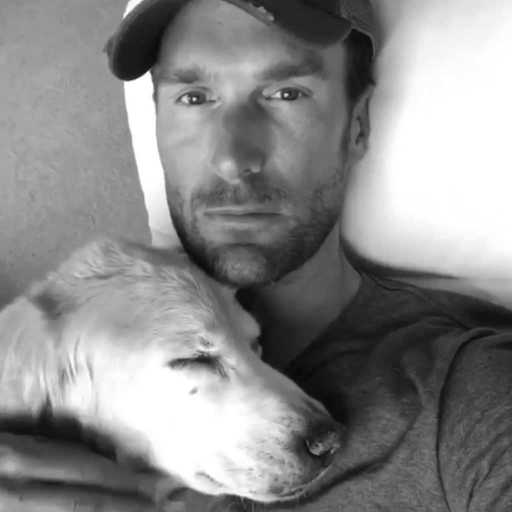 Bastian Yotta mit seiner Hündin Luna
