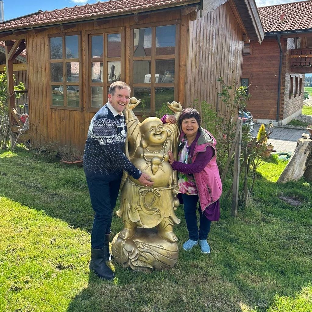 Bauer Josef und Narumol, April 2023