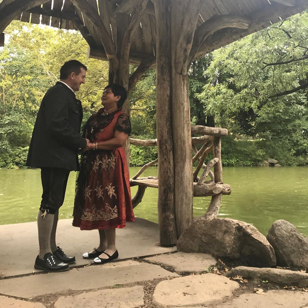 Bauer Josef und seine Frau Narumol in New York
