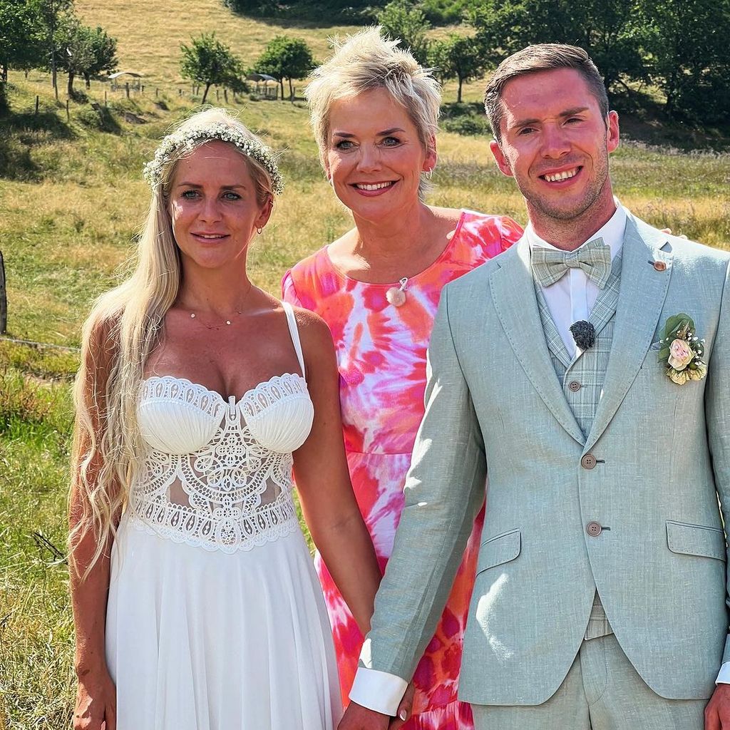 "Bauer sucht Frau"-Stars Vanessa und Nils mit Inka Bause