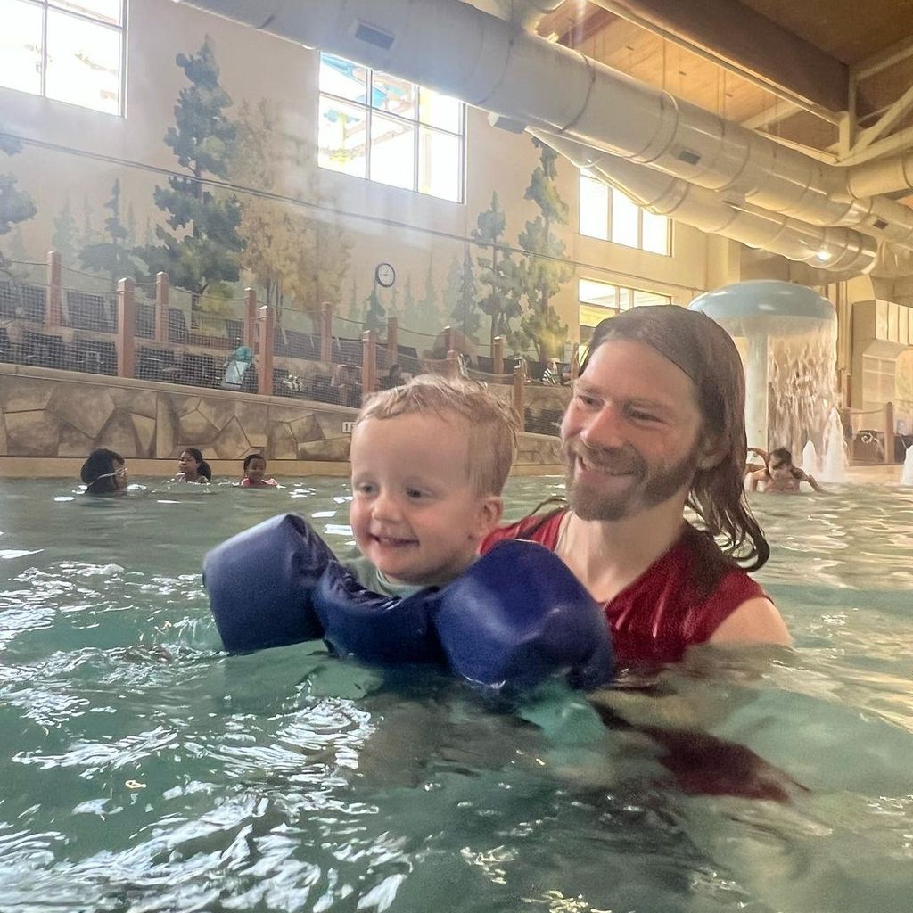 Bear Brown mit seinem Sohn River