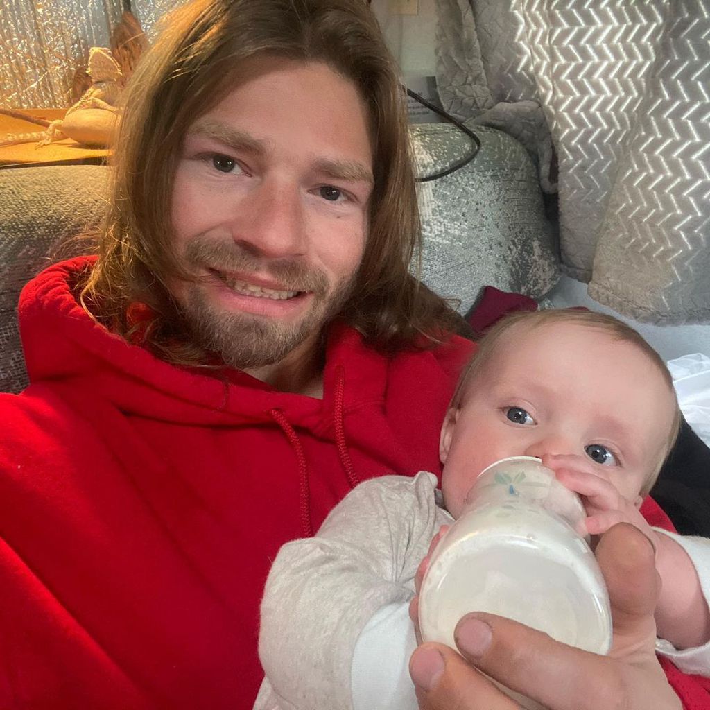 Bear Brown mit seinem Sohn River, November 2020