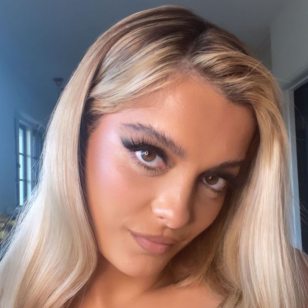Bebe Rexha kurz vor Paris' Hochzeit