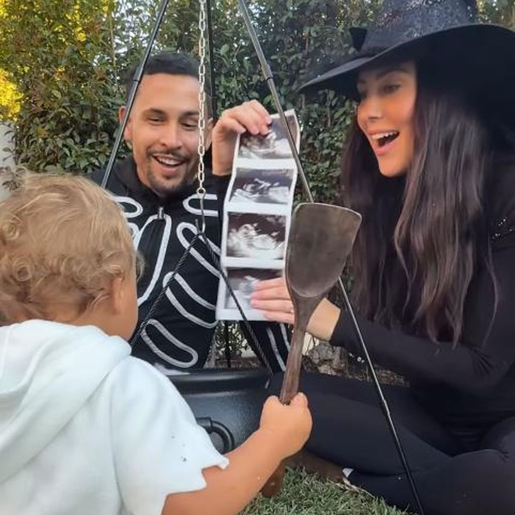 Becca Kufrin und Thomas Jacobs mit ihrem Sohn, Oktober 2025