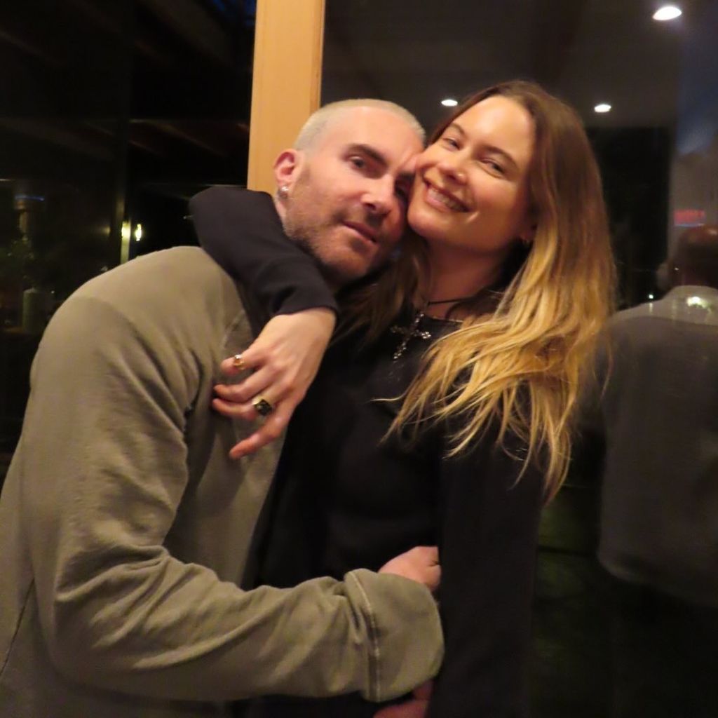 Behati Prinsloo und Adam Levine auf Instagram, 2024