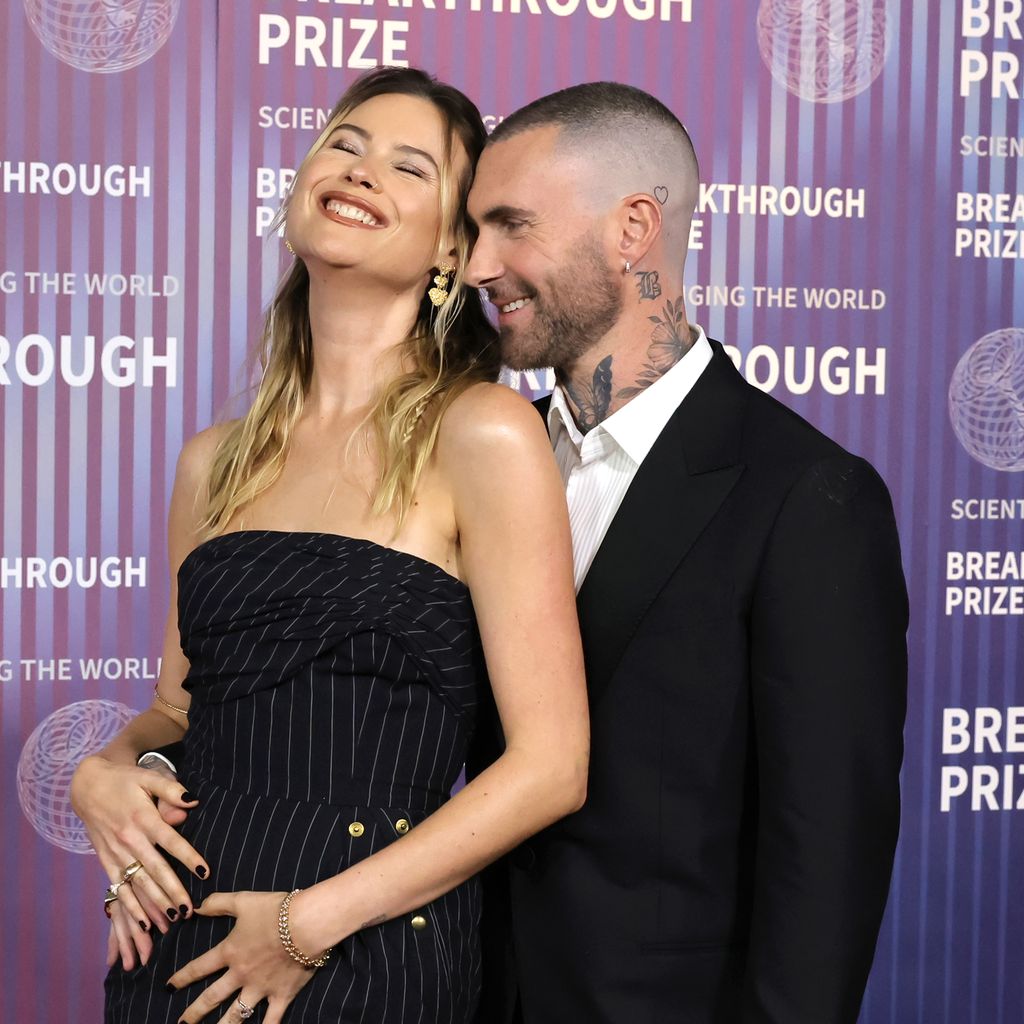 Behati Prinsloo und Adam Levine im April 2024