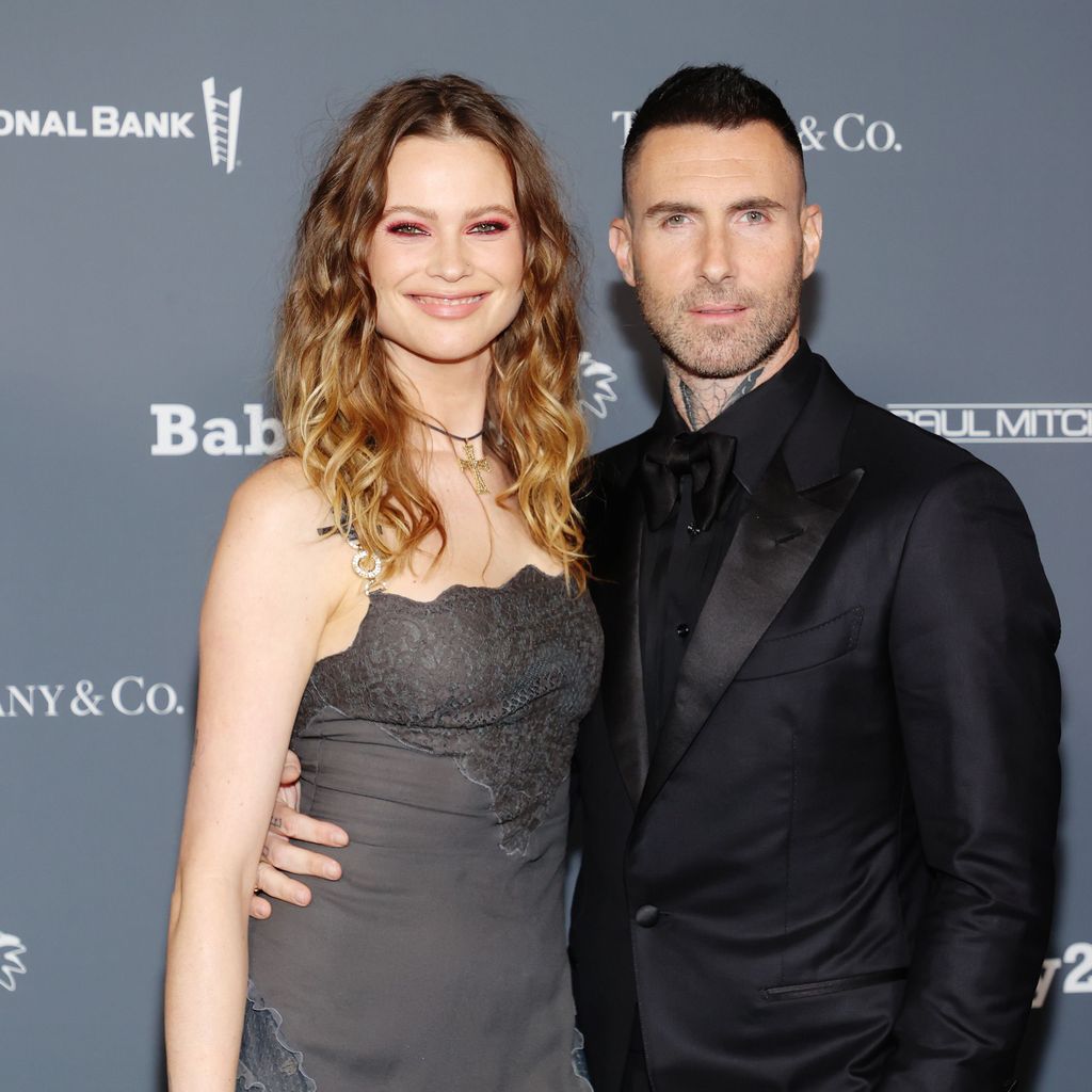 Behati Prinsloo und Adam Levine im November 2021