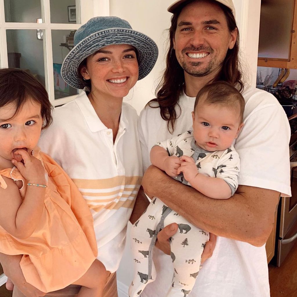 Bekah Martinez mit ihrem Freund Grayston Leonard und ihren beiden Kindern, 2020