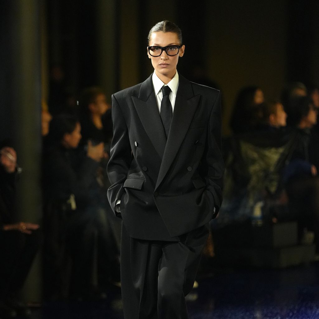 Bella Hadid bei der Pariser Fashion Week, September 2024