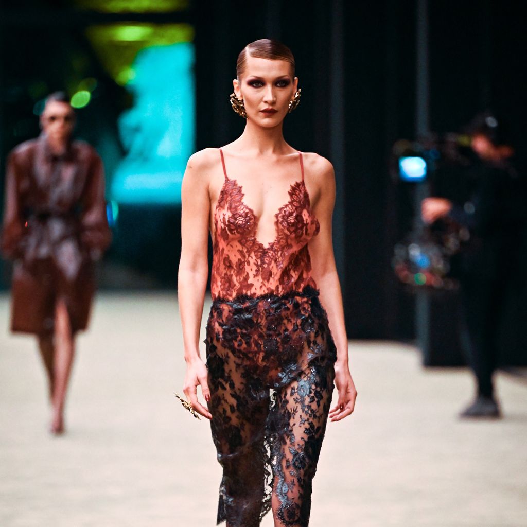 Bella Hadid bei der Paris Fashion Week 2026