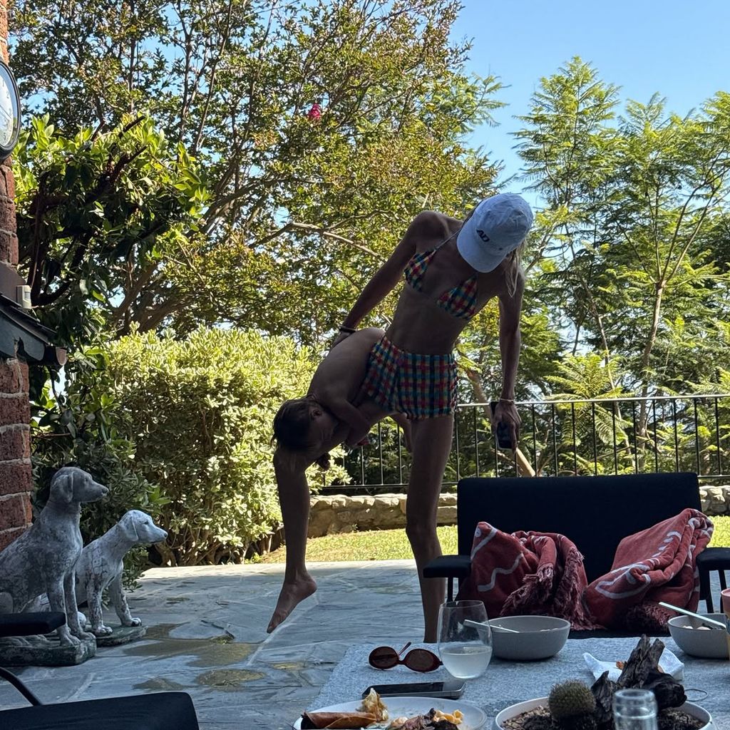 Bella Hadid im Heimaturlaub, August 2026