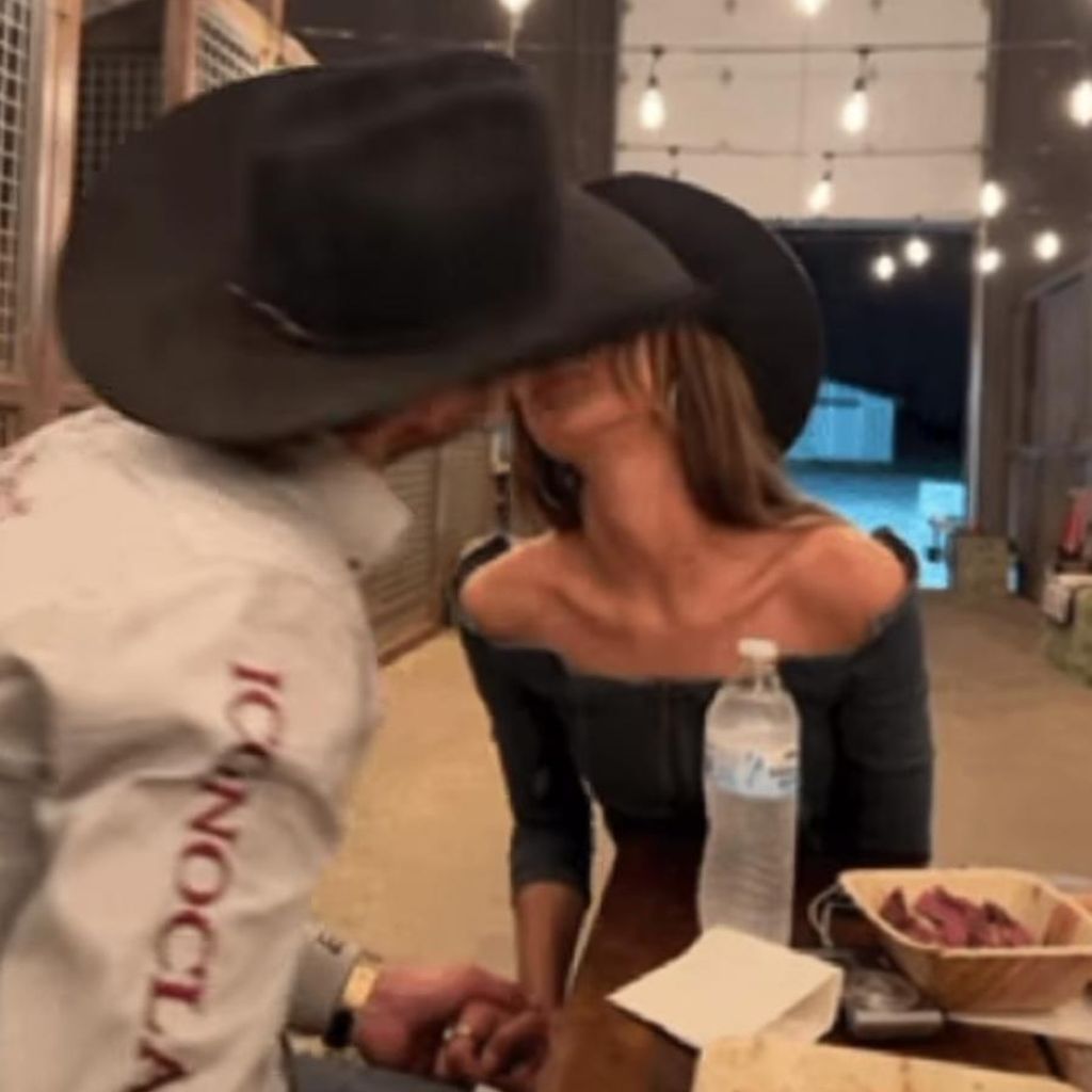 Bella Hadid mit Adan Banuelos, Oktober 2024