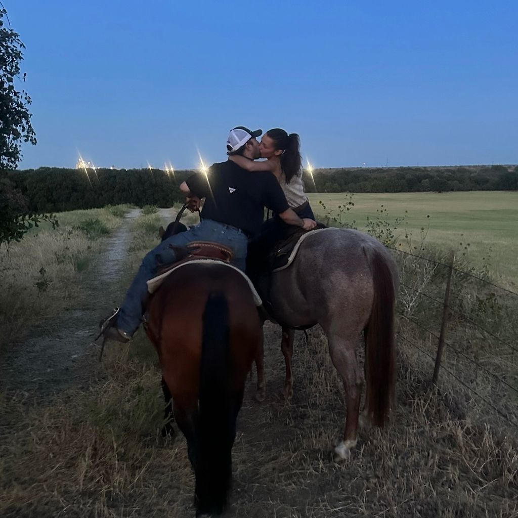 Adan Banuelos und Bella Hadid, 2024