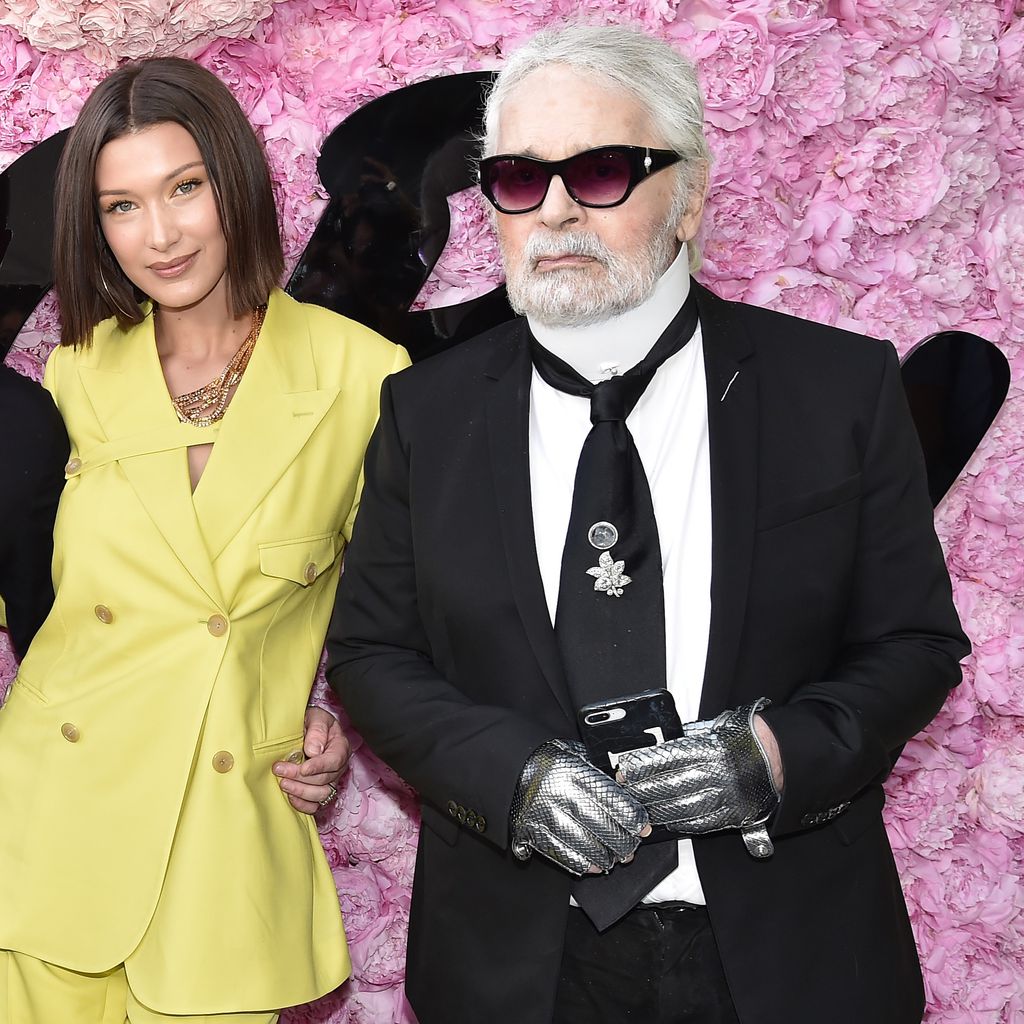 Bella Hadid und Karl Lagerfeld auf der Fashion Week in Paris im Juni 2018