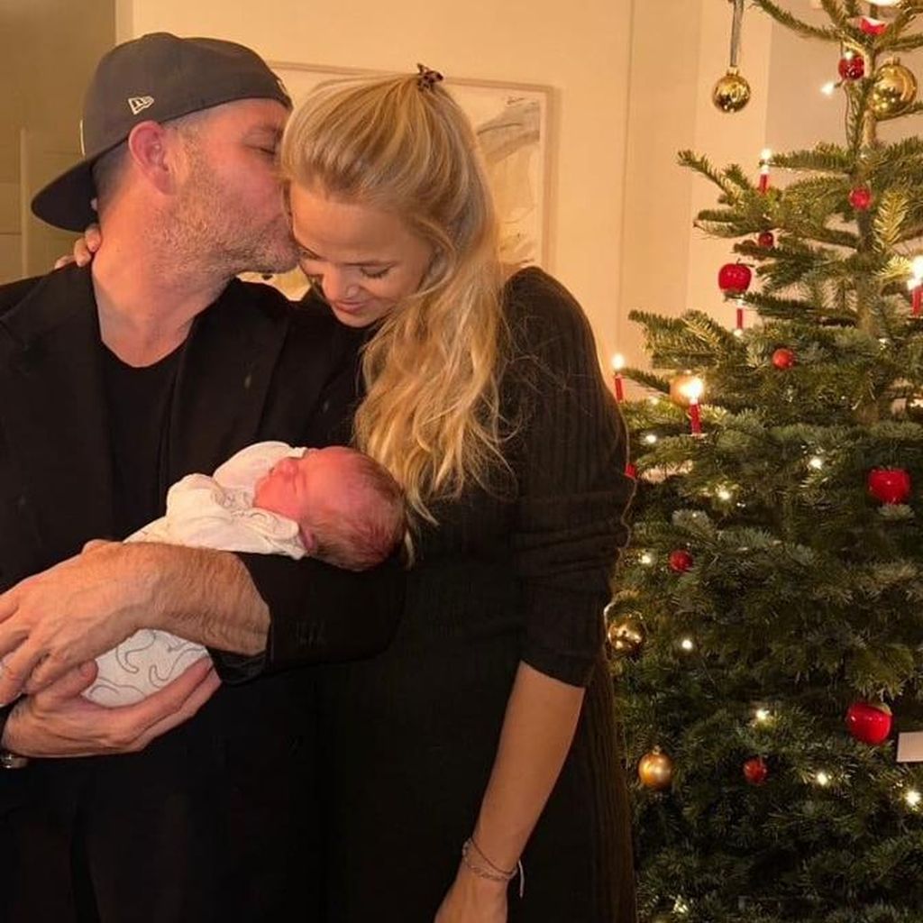 Ben Blümel, seine Freundin Antonia und ihr gemeinsames Baby