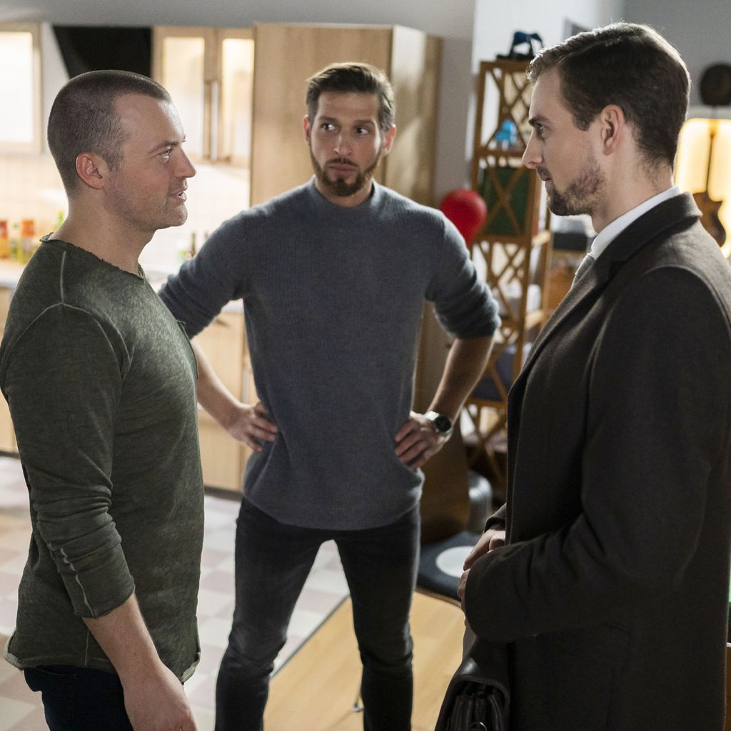 Ben (Jörg Rohde), Deniz (Igor Dolgatschew), Michael Jahnke (Pablo Konrad) bei "Alles was zählt"