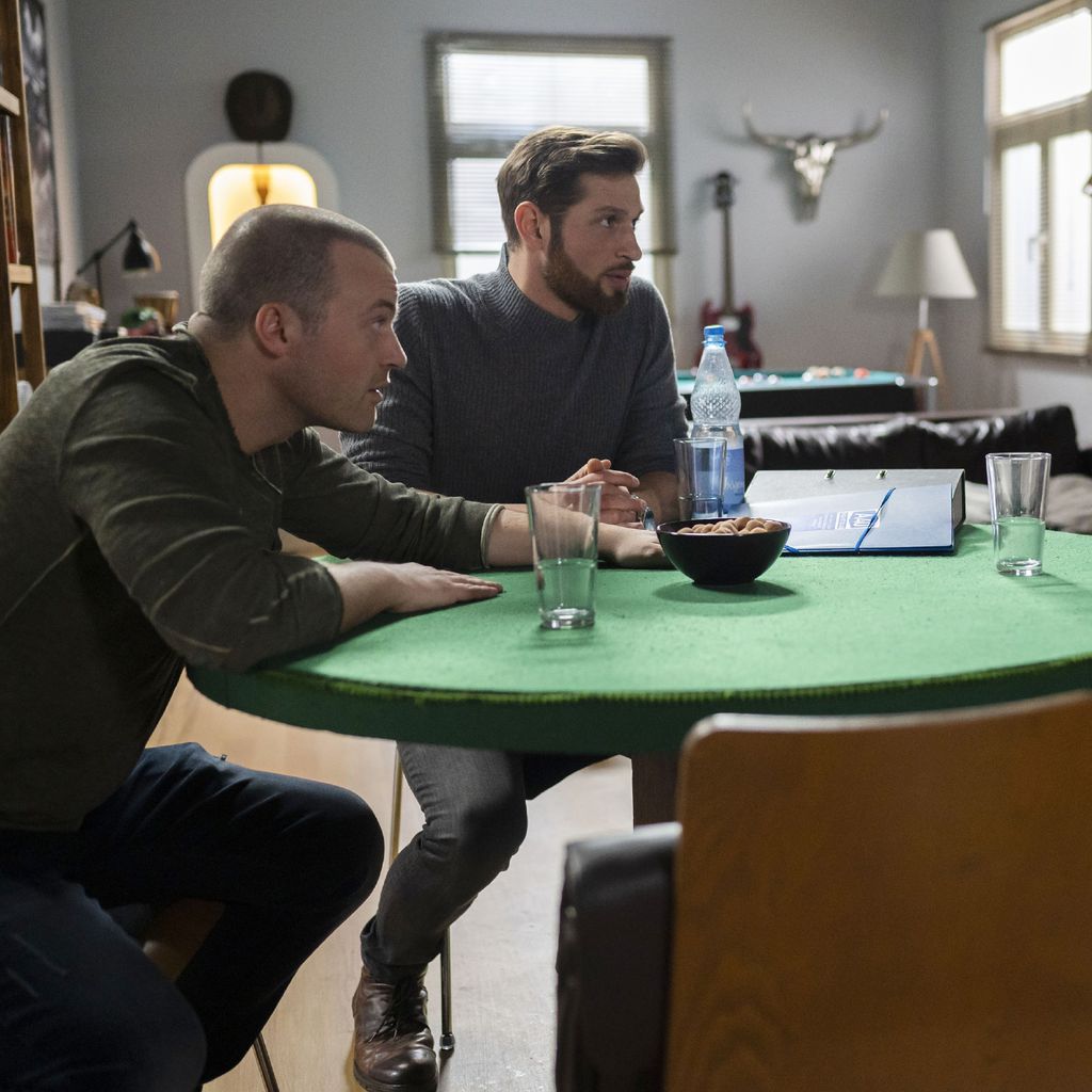 Ben (Jörg Rohde), Deniz (Igor Dolgatschew) und Michael Jahnke (Pablo Konrad) bei AWZ