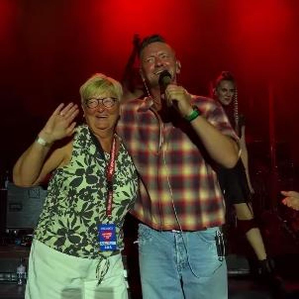 Ben Zucker und seine Mutter, August 2026