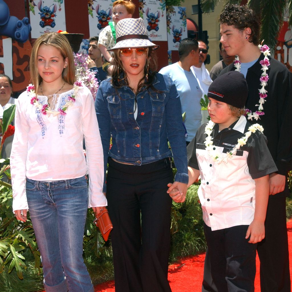 Benjamin Keough, Riley Keough, Lisa Marie Presley und Navarone Garibaldi im Juni 2002