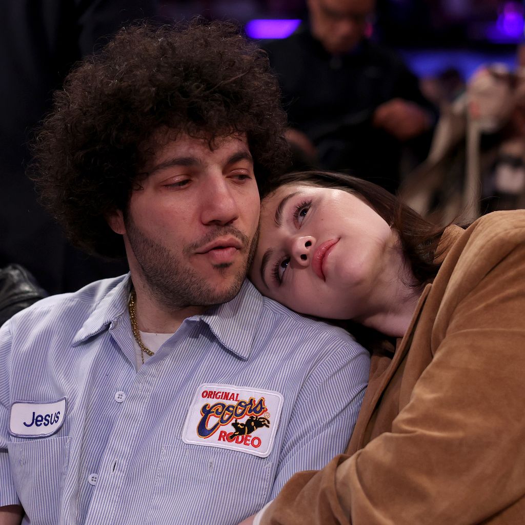 Benny Blanco and Selena Gomez im April 2025
