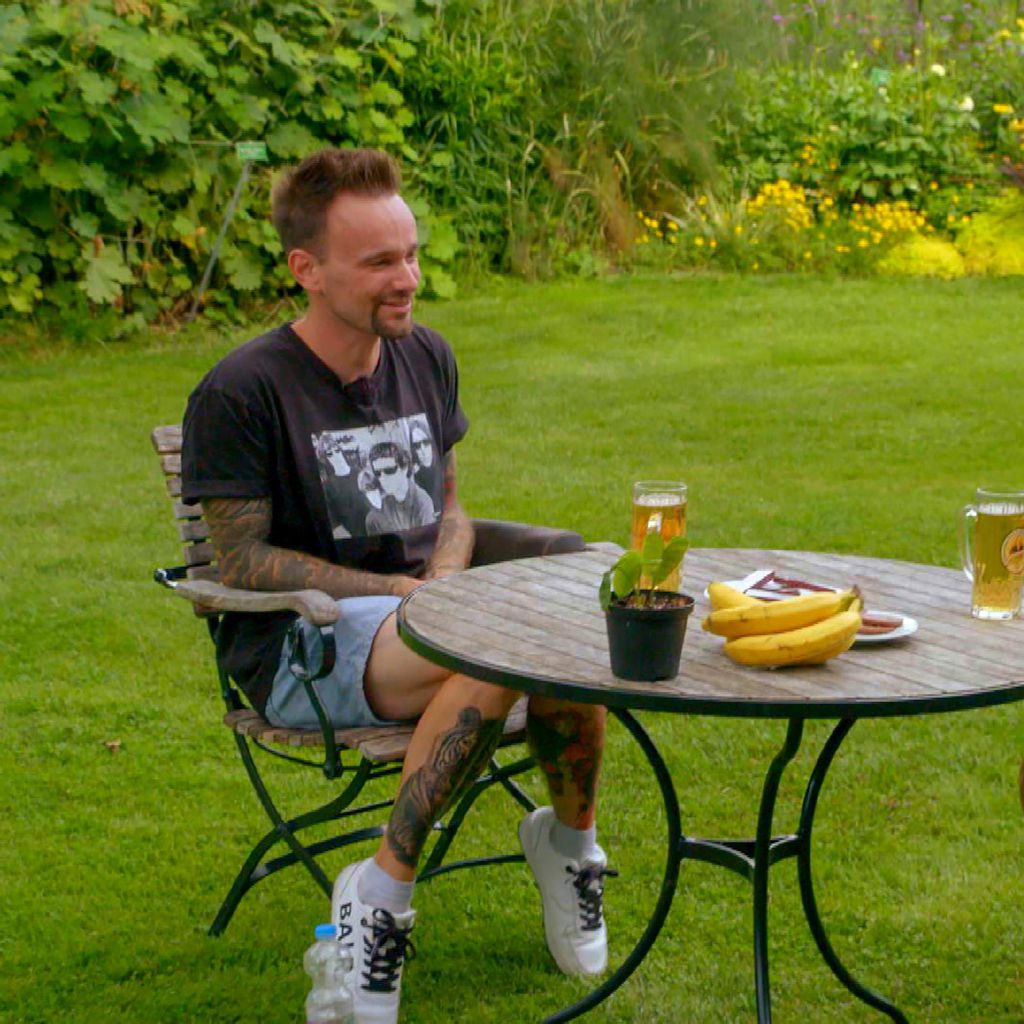 "Besonders verliebt"-Kandidat Dennis bei seinem Date mit Verena