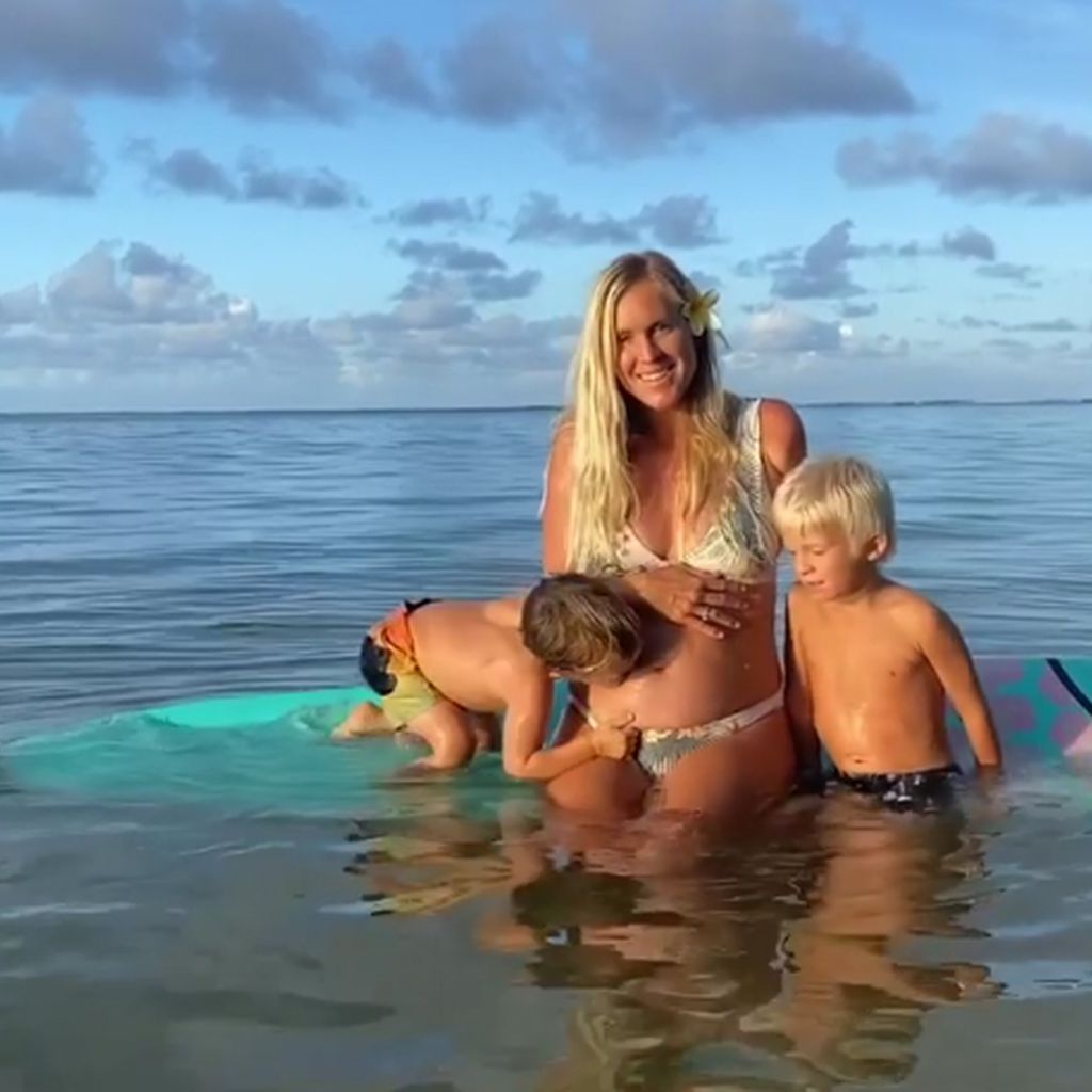 Bethany Hamilton mit ihren Kindern Tobias und Wesley