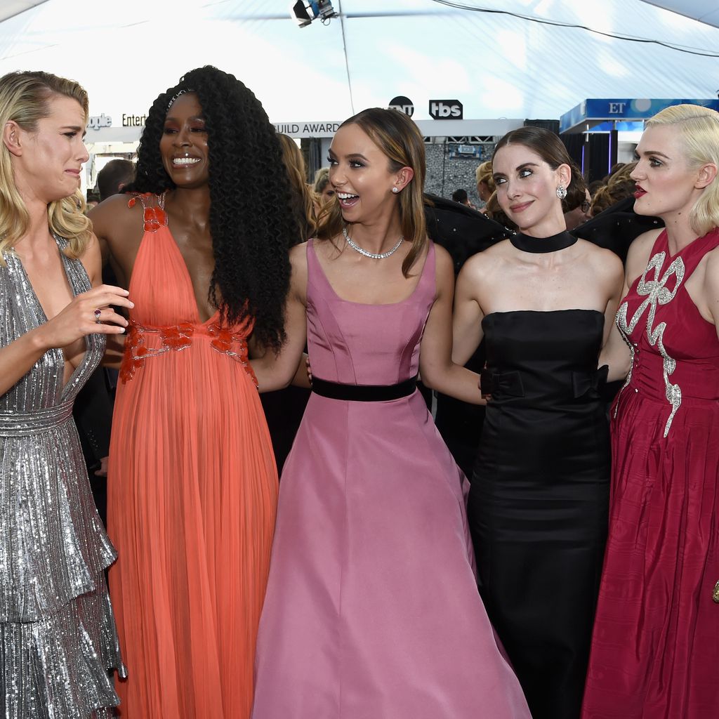 Betty Gilpin, Sydelle Noel, Britt Baron, Alison Brie und Gayle Rankin