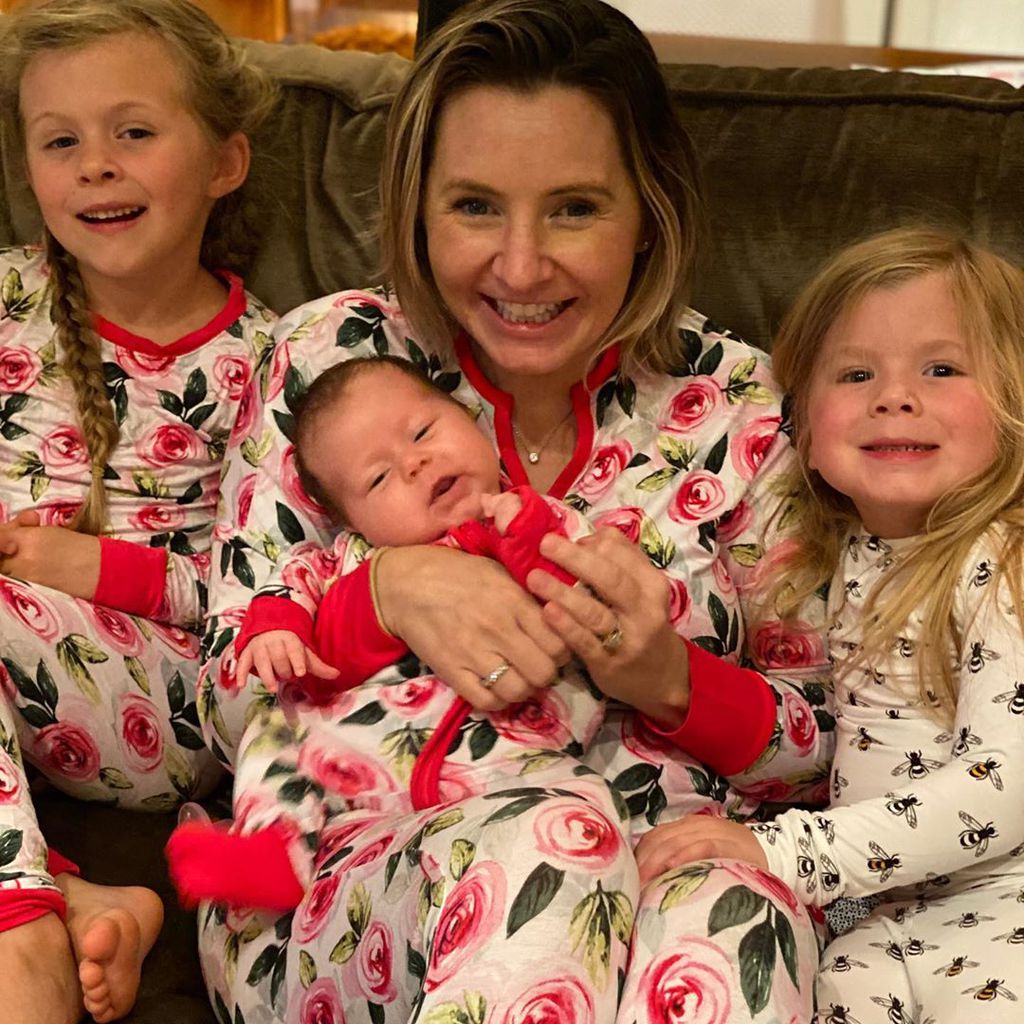 Beverley Mitchell und ihre drei Kids  im September 2020